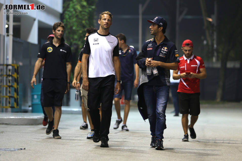 Foto zur News: Daniel Ricciardo (Red Bull) und Jenson Button (McLaren)