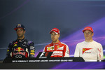 Foto zur News: Sebastian Vettel (Ferrari), Kimi Räikkönen (Ferrari) und Daniel Ricciardo (Red Bull)
