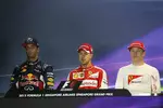 Foto zur News: Sebastian Vettel (Ferrari), Kimi Räikkönen (Ferrari) und Daniel Ricciardo (Red Bull)