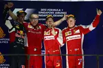 Foto zur News: Sebastian Vettel (Ferrari), Daniel Ricciardo (Red Bull) und Kimi Räikkönen (Ferrari)