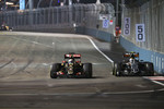Foto zur News: Romain Grosjean (Lotus) und Sergio Perez (Force India)
