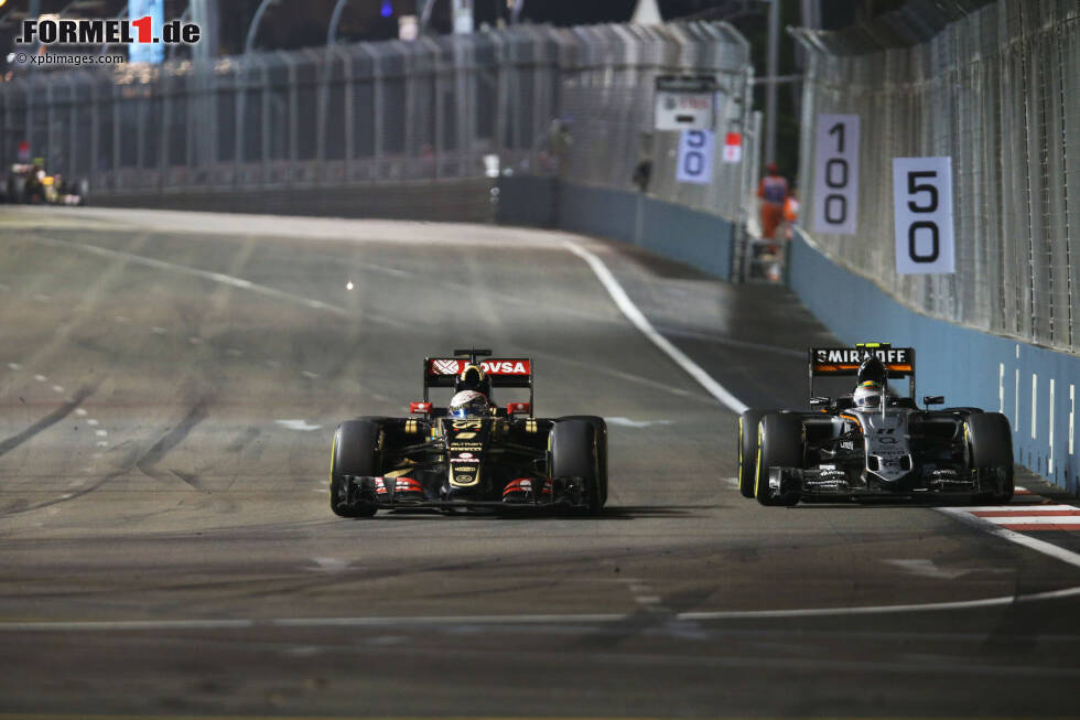 Foto zur News: Romain Grosjean (Lotus) und Sergio Perez (Force India)