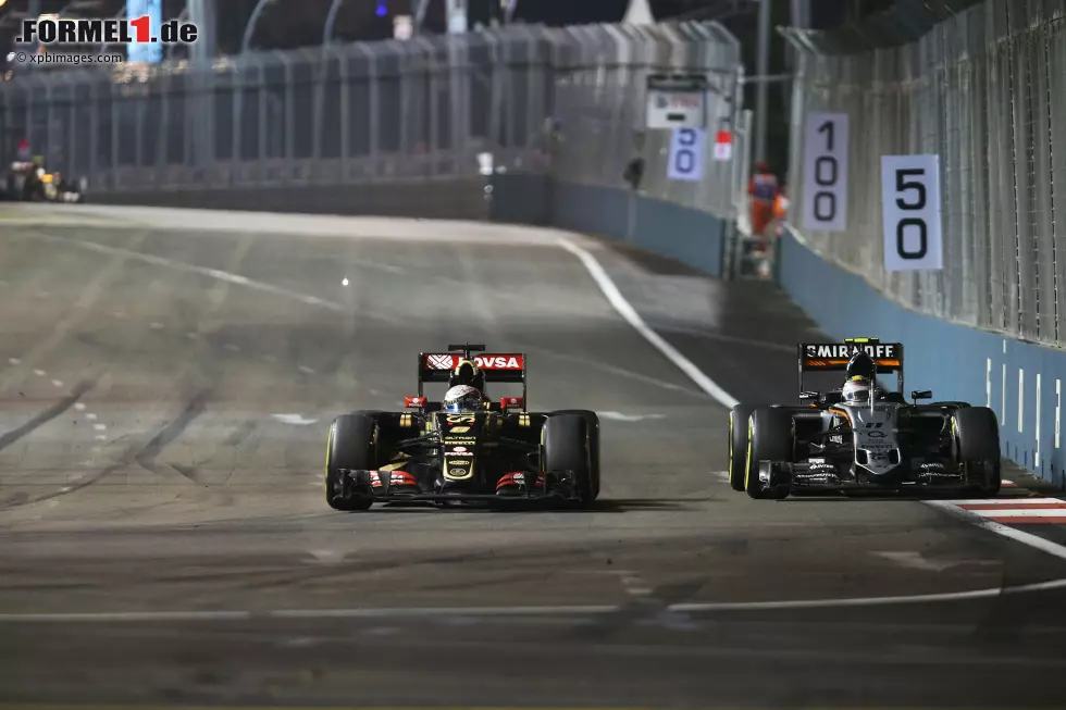 Foto zur News: Romain Grosjean (Lotus) und Sergio Perez (Force India)