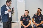 Foto zur News: Daniel Ricciardo, Daniil Kwjat (Red Bull)