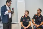 Foto zur News: Daniel Ricciardo, Daniil Kwjat (Red Bull)