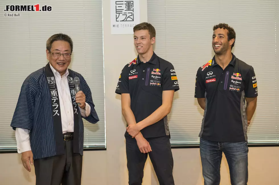 Foto zur News: Daniel Ricciardo, Daniil Kwjat (Red Bull)