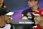 Foto zur News: Jenson Button (McLaren) und Sebastian Vettel (Ferrari)