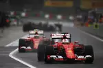 Foto zur News: Sebastian Vettel (Ferrari) und Kimi Räikkönen (Ferrari)