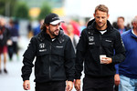Foto zur News: Fernando Alonso (McLaren) und Jenson Button (McLaren)