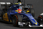 Foto zur News: Felipe Nasr (Sauber) und Sergio Perez (Force India)