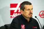 Foto zur News: Teamchef Günther Steiner