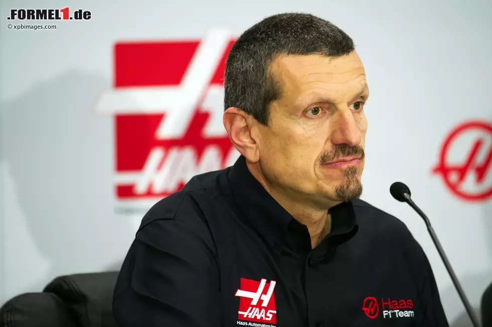 Foto zur News: Teamchef Günther Steiner