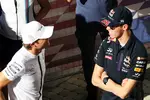 Foto zur News: Nico Rosberg (Mercedes) und Daniil Kwjat (Red Bull)