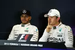 Foto zur News: Lewis Hamilton (Mercedes) und Nico Rosberg (Mercedes)