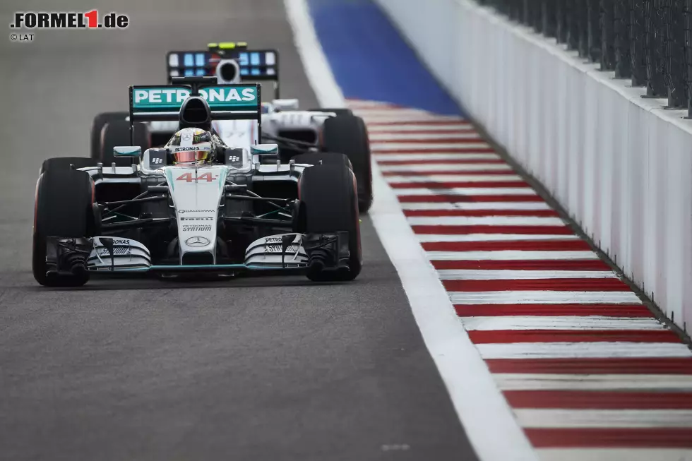 Foto zur News: Lewis Hamilton (Mercedes) und Valtteri Bottas (Williams)