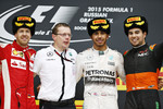 Foto zur News: Lewis Hamilton (Mercedes), Sebastian Vettel (Ferrari) und Sergio Perez (Force India)
