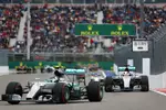 Foto zur News: Nico Rosberg (Mercedes) und Lewis Hamilton (Mercedes)