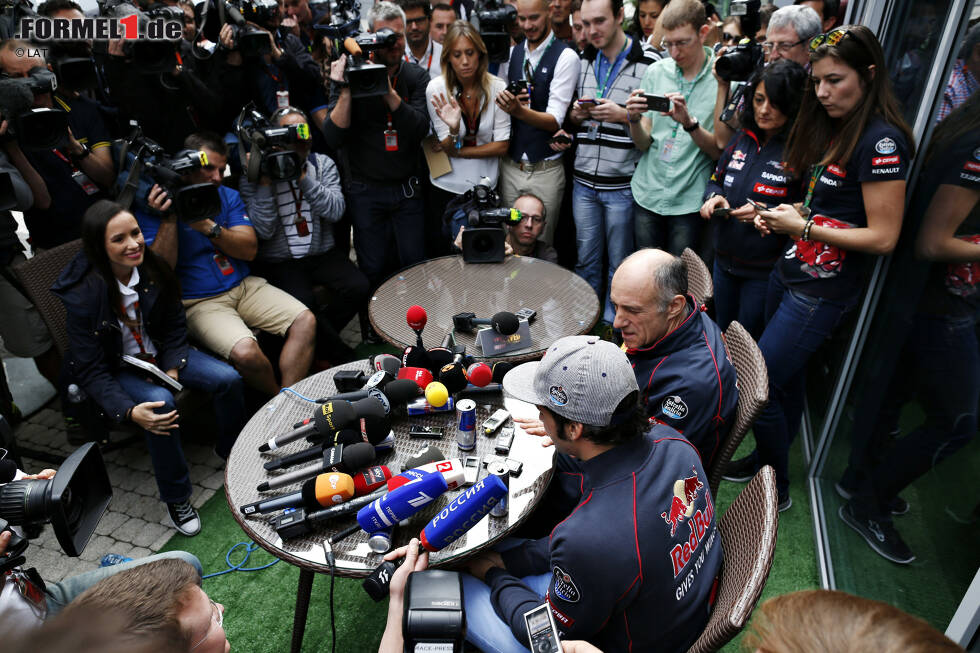 Foto zur News: Carlos Sainz (Toro Rosso) und Franz Tost