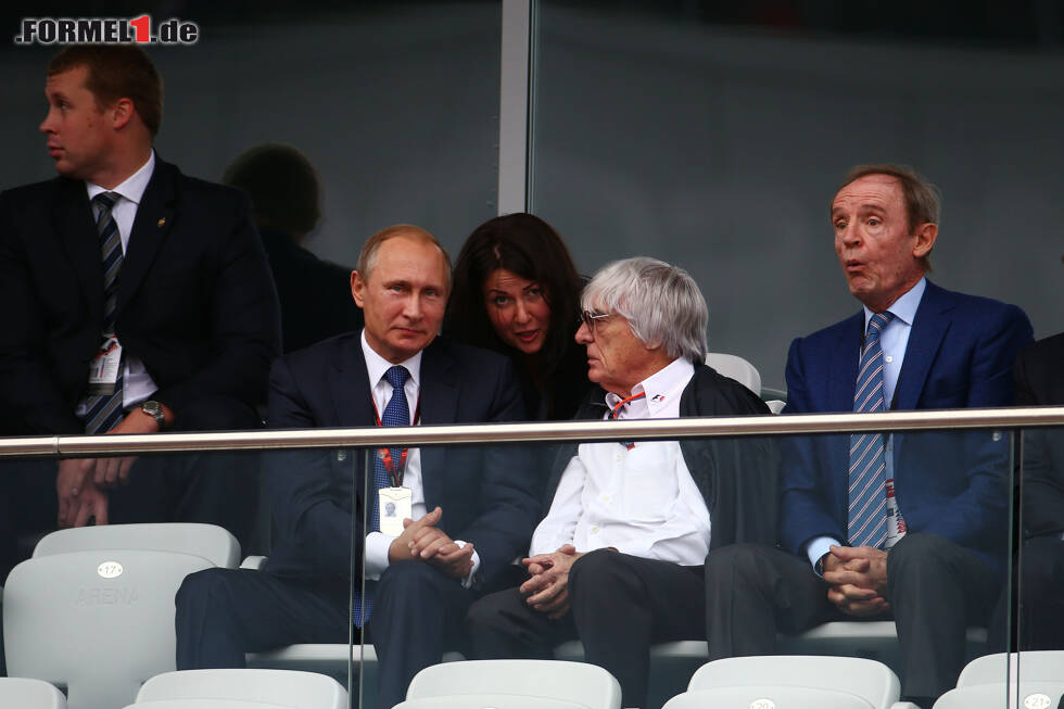 Foto zur News: Russlands Wladimir Putin und Bernie Ecclestone verstehen sich prächtig. Das war schon hinter den Kulissen des ersten Russland-Grand-Prix 2014 so...
