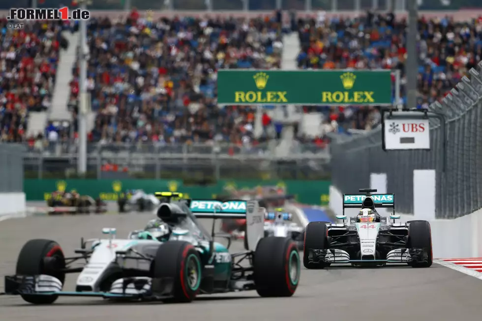 Foto zur News: Nico Rosberg (Mercedes) und Lewis Hamilton (Mercedes)