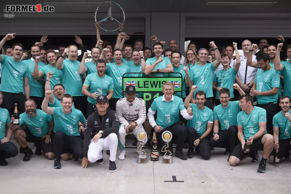 Foto zur News: Nico Rosberg (Mercedes) und Lewis Hamilton (Mercedes)