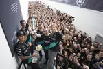 Foto zur News: Lewis Hamilton (Mercedes), Nico Rosberg (Mercedes) und Toto Wolff