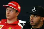 Foto zur News: Lewis Hamilton (Mercedes) und Kimi Räikkönen (Ferrari)