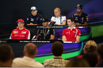 Foto zur News: Marcus Ericsson (Sauber), Valtteri Bottas (Williams), Daniel Ricciardo (Red Bull), Lewis Hamilton (Mercedes), Alexander Rossi (Manor-Marussia) und Kimi Räikkönen (Ferrari)