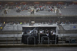 Foto zur News: Mercedes schützt sich vor dem Regen
