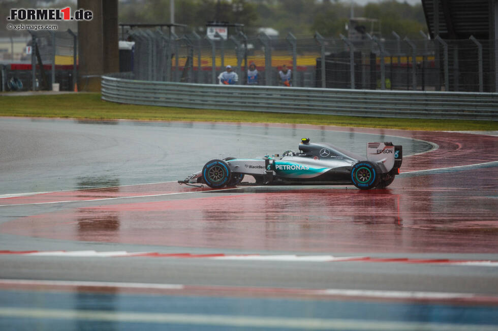 Foto zur News: Nico Rosberg (Mercedes) crasht im dritten Freien Training