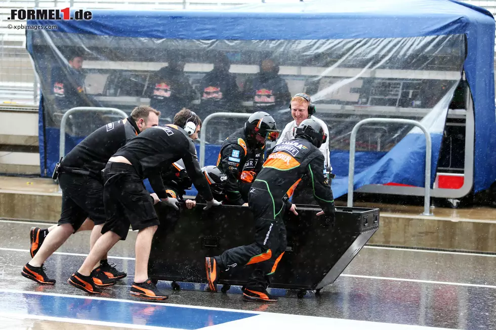 Foto zur News: Austin-Games: Indischer Viererbob oder doch die Force-India-Boxencrew?