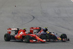Foto zur News: Carlos Sainz (Toro Rosso) und Kimi Räikkönen (Ferrari)