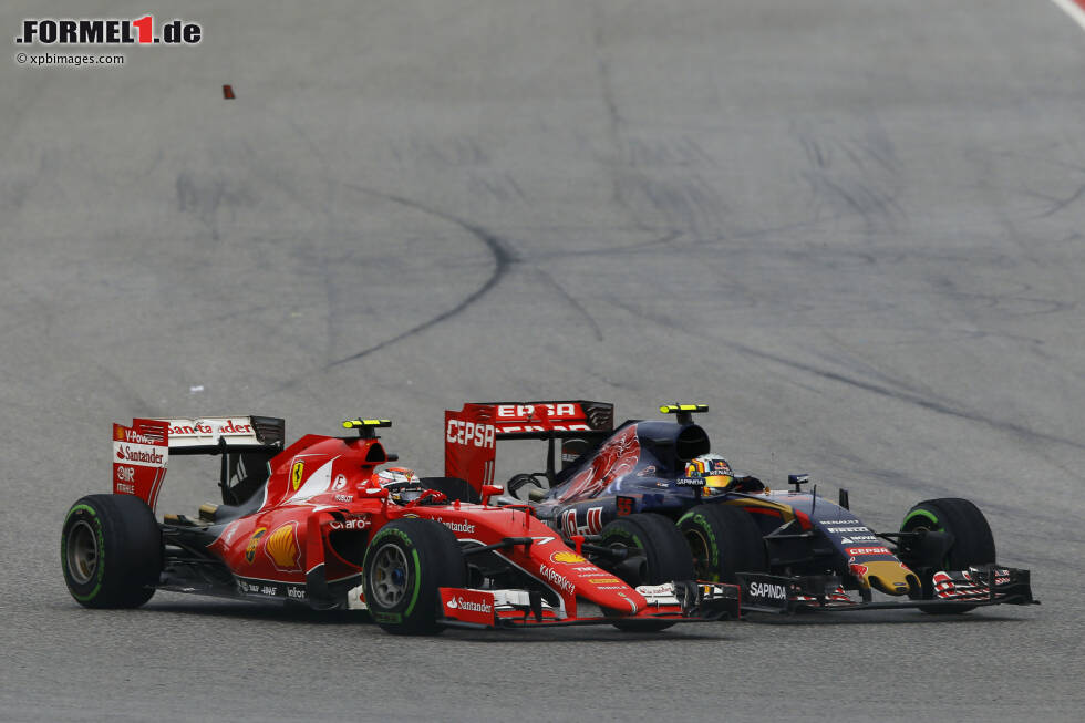 Foto zur News: Carlos Sainz (Toro Rosso) und Kimi Räikkönen (Ferrari)