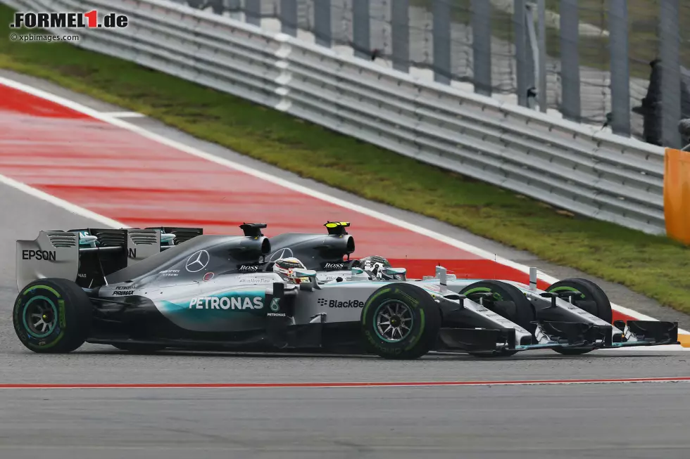 Foto zur News: Lewis Hamilton (Mercedes) und Nico Rosberg (Mercedes)