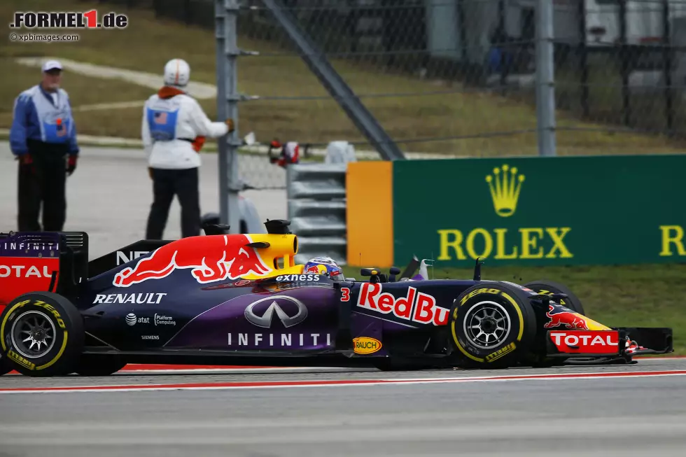 Foto zur News: Daniel Ricciardo (Red Bull) und Nico Hülkenberg (Force India)