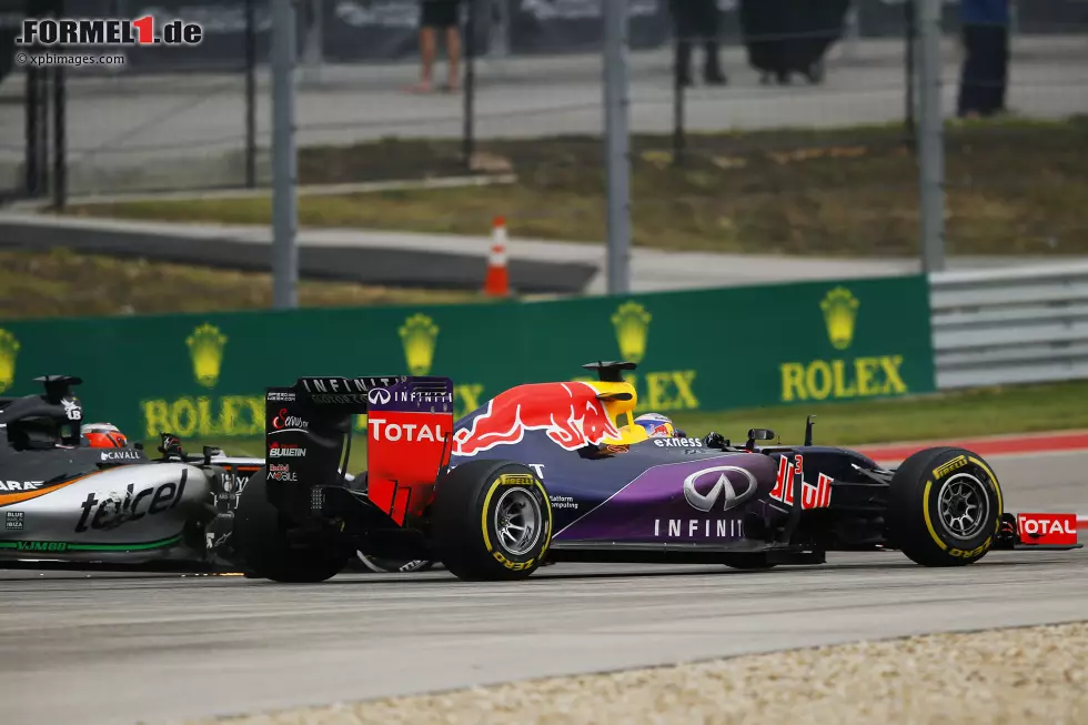 Foto zur News: Daniel Ricciardo (Red Bull) und Nico Hülkenberg (Force India)