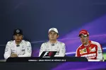 Foto zur News: Nico Rosberg (Mercedes), Lewis Hamilton (Mercedes) und Sebastian Vettel (Ferrari)