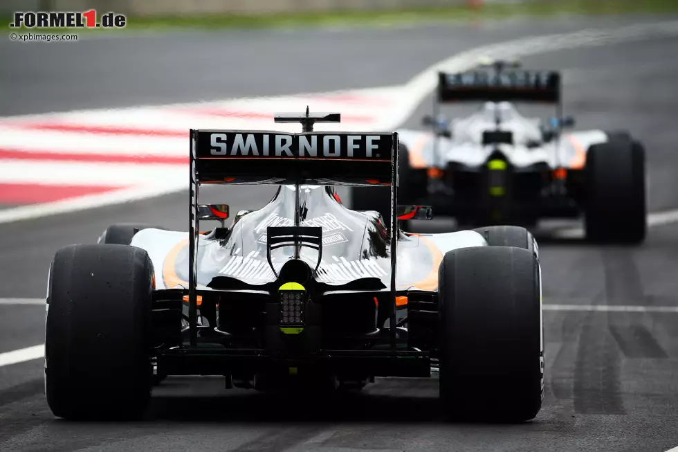 Foto zur News: Nico Hülkenberg (Force India) und Sergio Perez (Force India)