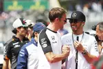 Foto zur News: Jenson Button (McLaren) und Lewis Hamilton (Mercedes)