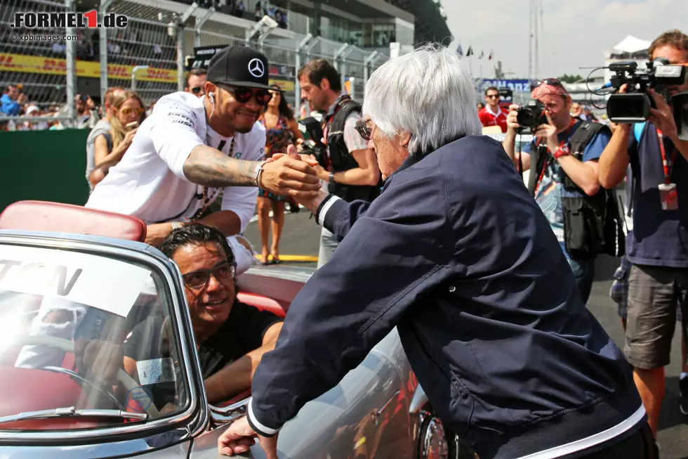 Foto zur News: Lewis Hamilton (Mercedes) und Bernie Ecclestone