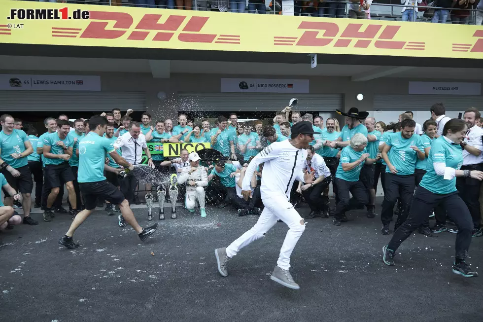 Foto zur News: Lewis Hamilton (Mercedes) und Nico Rosberg (Mercedes)