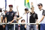 Foto zur News: Daniel Ricciardo (Red Bull) und Felipe Massa (Williams)