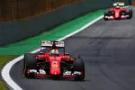 Foto zur News: Sebastian Vettel (Ferrari) und Kimi Räikkönen (Ferrari)