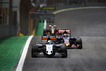 Foto zur News: Max Verstappen (Toro Rosso) und Sergio Perez (Force India)