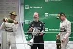 Foto zur News: Lewis Hamilton (Mercedes) und Nico Rosberg (Mercedes)