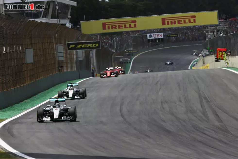 Foto zur News: Bevor&amp;#39;s mit den TV-Live-Übertragungen losgeht: Jetzt noch einmal durch die Highlights des Grand Prix von Brasilien 2015 klicken!