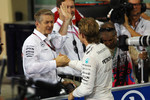 Foto zur News: Nico Rosberg (Mercedes) mit Vorstand Thomas Weber