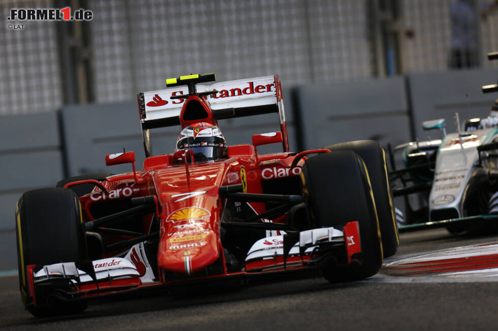 Foto zur News: Kimi Räikkönen (Ferrari) und Lewis Hamilton (Mercedes)
