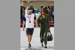 Foto zur News: Fernando Alonso (McLaren) mit Freundin Lara Alvarez