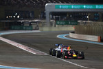 Foto zur News: Daniil Kwjat (Red Bull) und Felipe Massa (Williams)